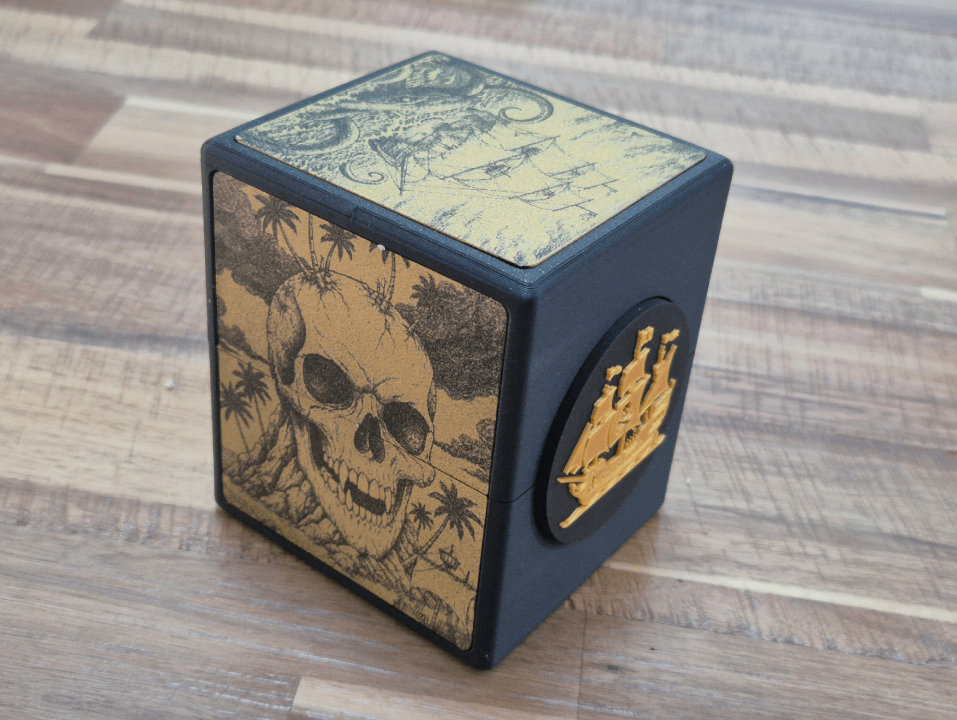 Proteus Deckbox - Pirate skull theme